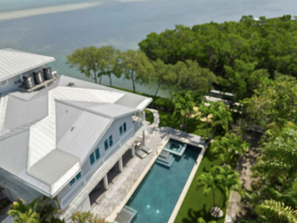 Waterfront Retreat with 4 Bedrooms in Longboat Key